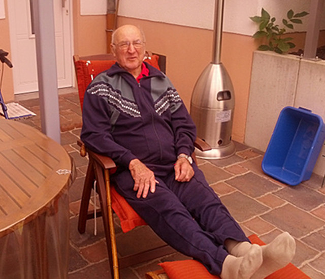 Fit wie ein
                      Turnschuh, auch ohne gehts ihm noch gut.
                      Aufgenommen am 09.09.2015 by ahb