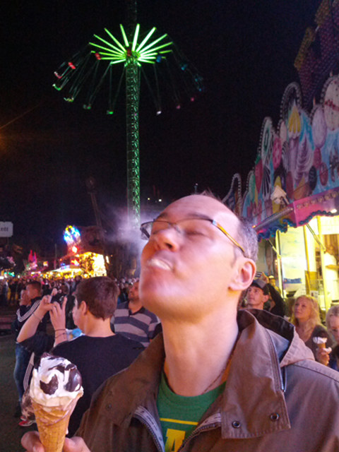 Karneval_in_Rio_oder_Kirmes_in_Pott? Schon
                      eher im August 2014 in Pott meinen Freund am Abend
                      ins rechte Licht gesetzt. Also made by ahb
